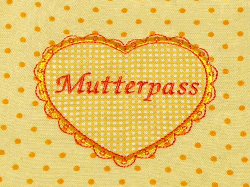 Mutterpasshülle bestickt mit Herz und Schriftzug sofort lieferbar